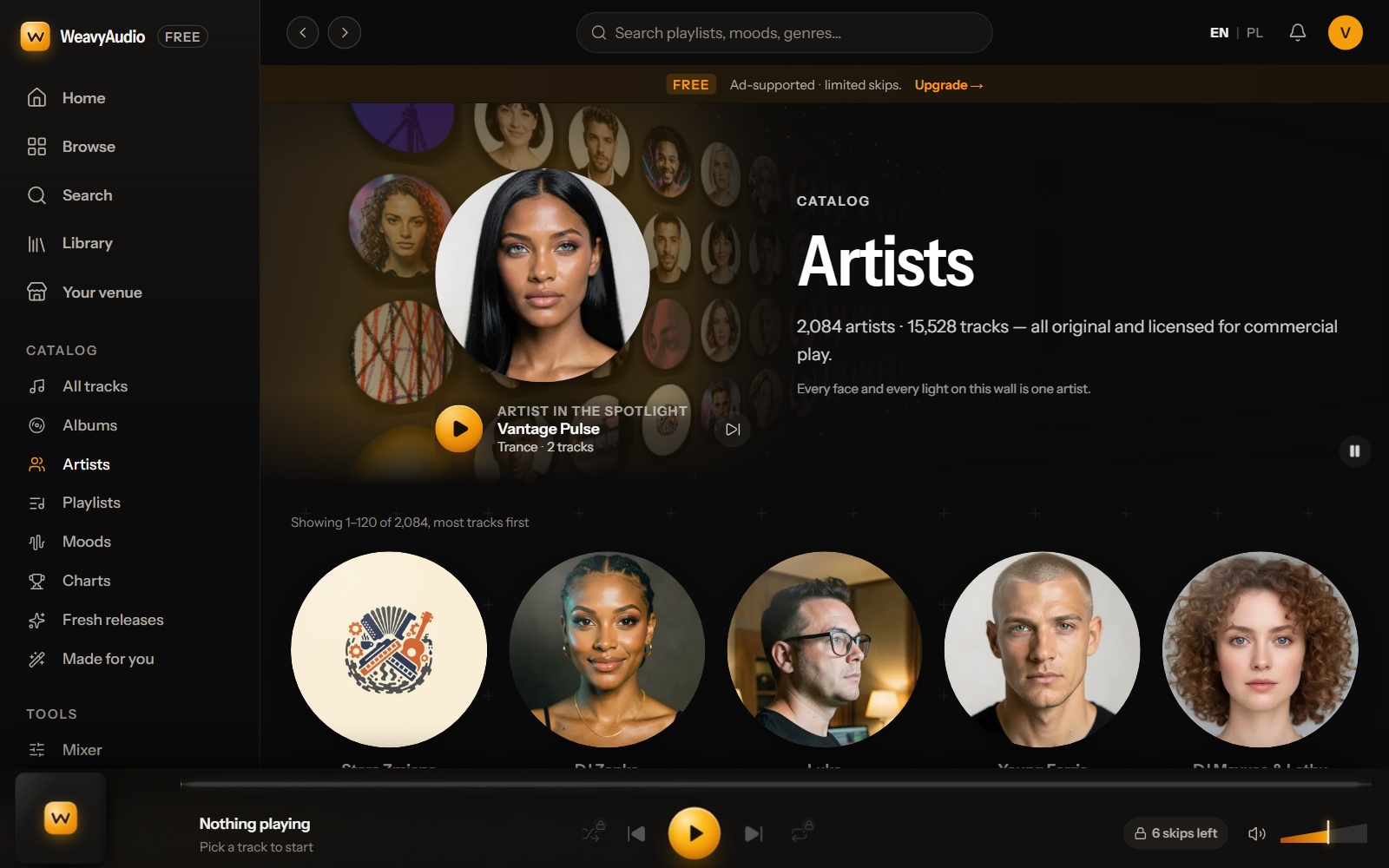 Página de artistas con un muro de retratos redondos, un artista destacado y los primeros artistas de los 2,084 de la lista